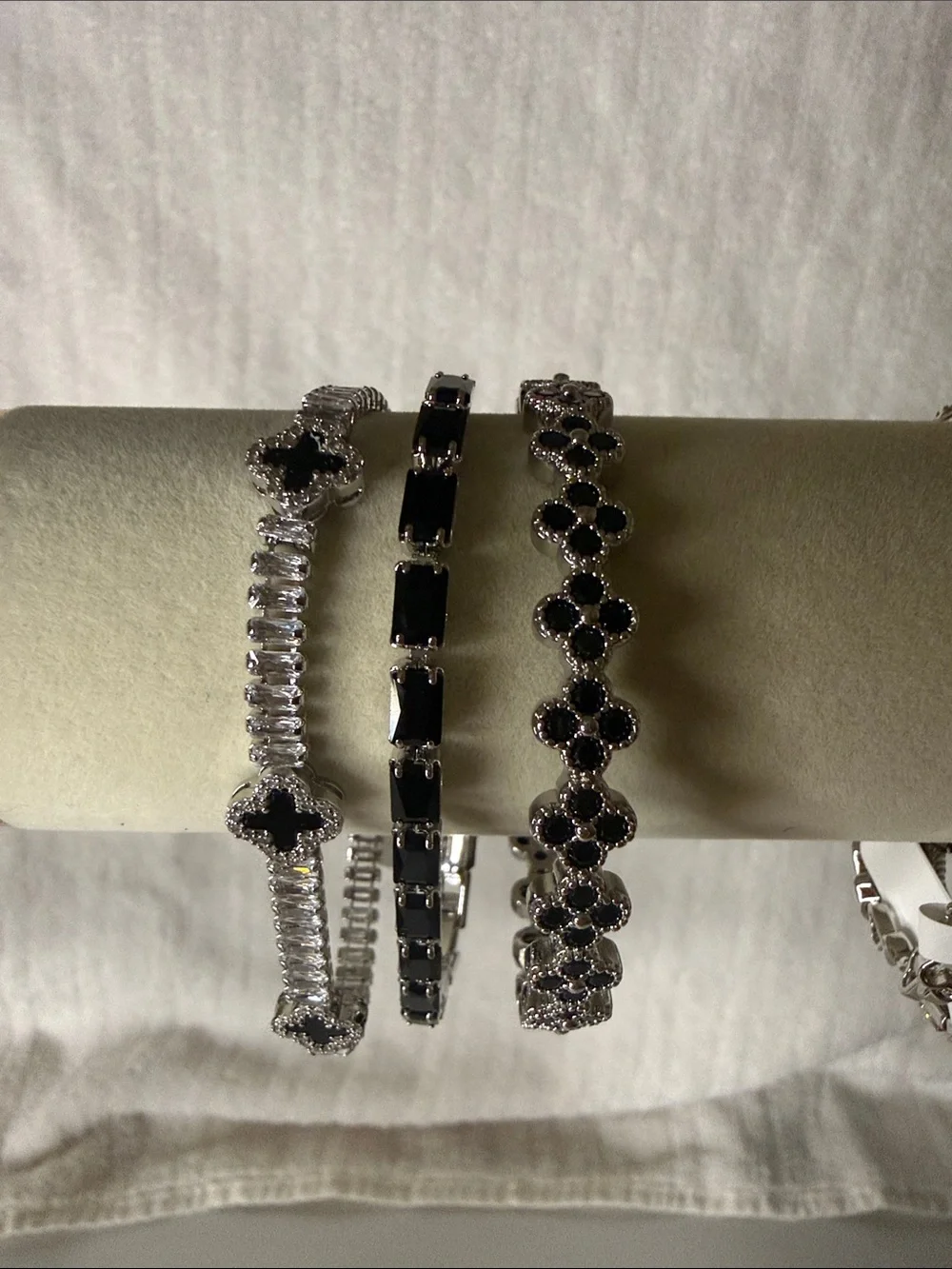 WG Triple Plated Black Crystal Clover Bracelet Set